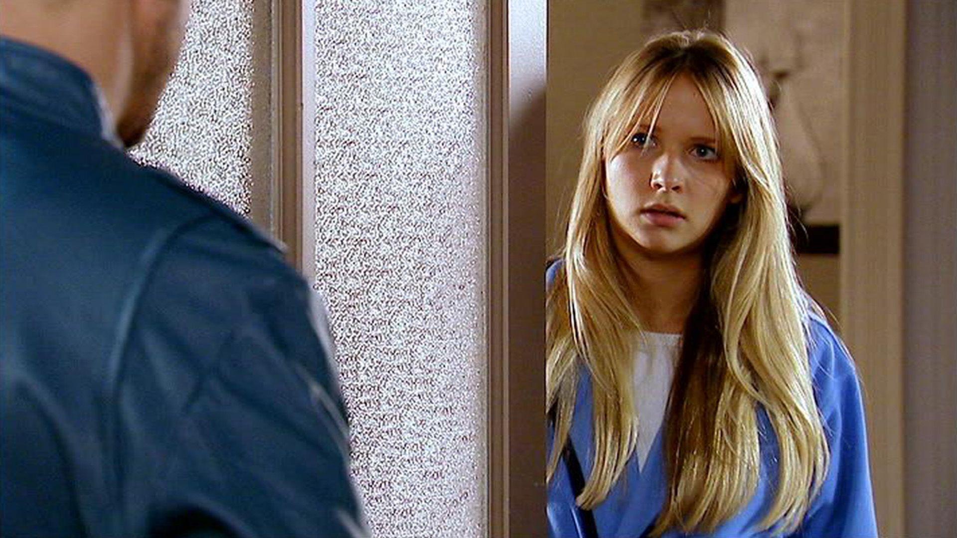Romy lässt ihre Scheinbeziehung zu Mars auffliegen