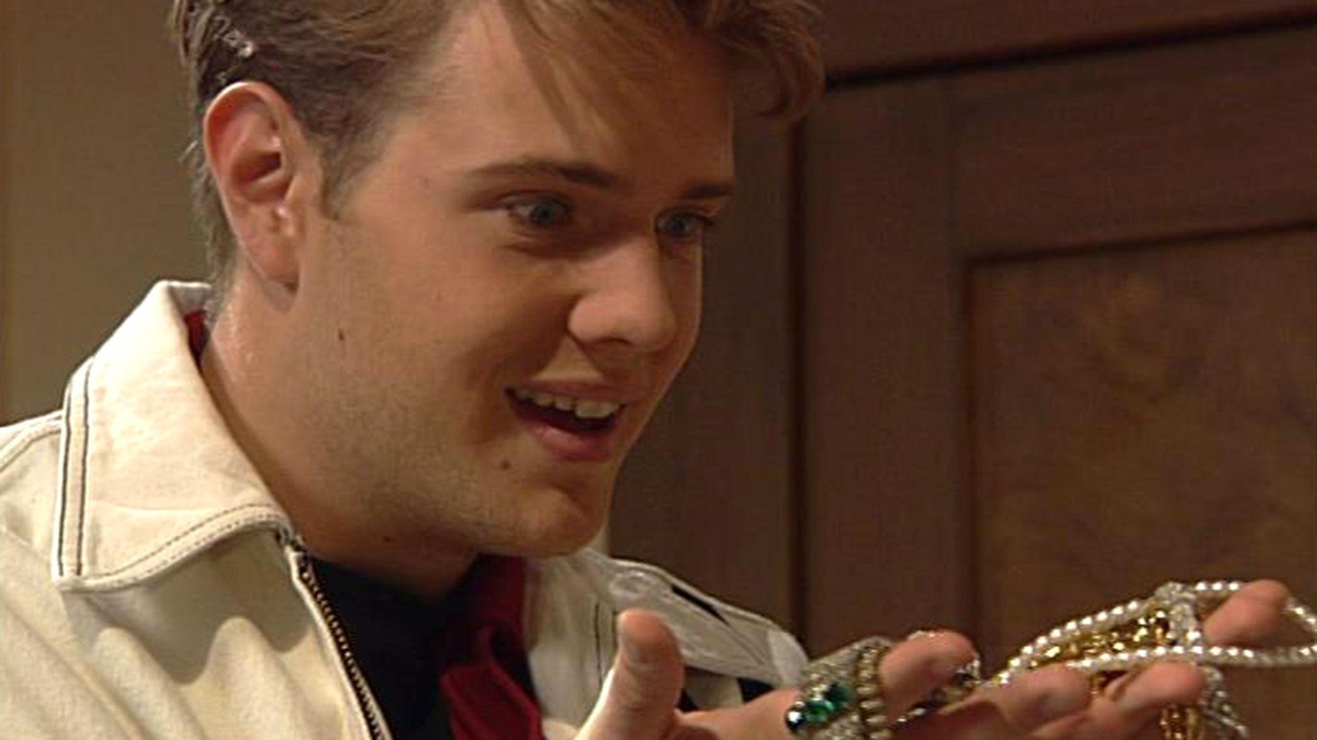 Charlie findet endlich seinen lang gesuchten Schmuck