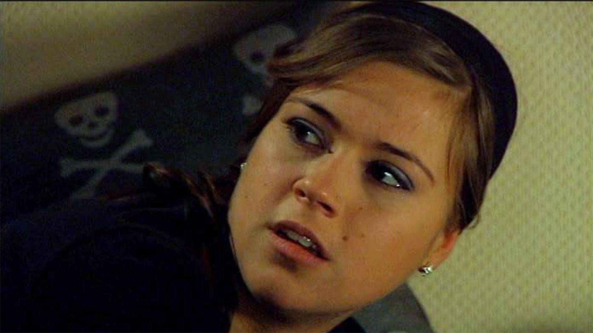 Lucy fühlt sich von Dominik zutiefst gedemütigt