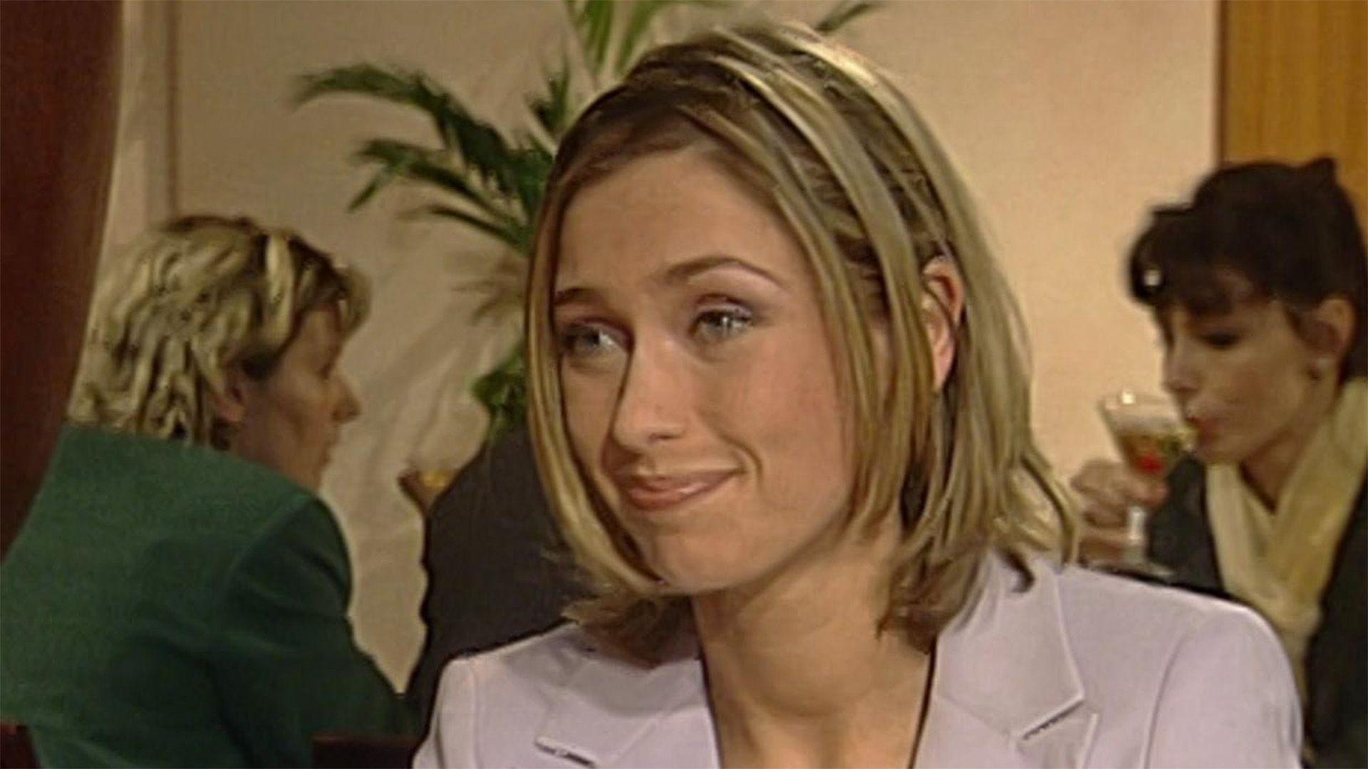 Sonja ist von ihrem Buchhalterjob im "Fasan" genervt.