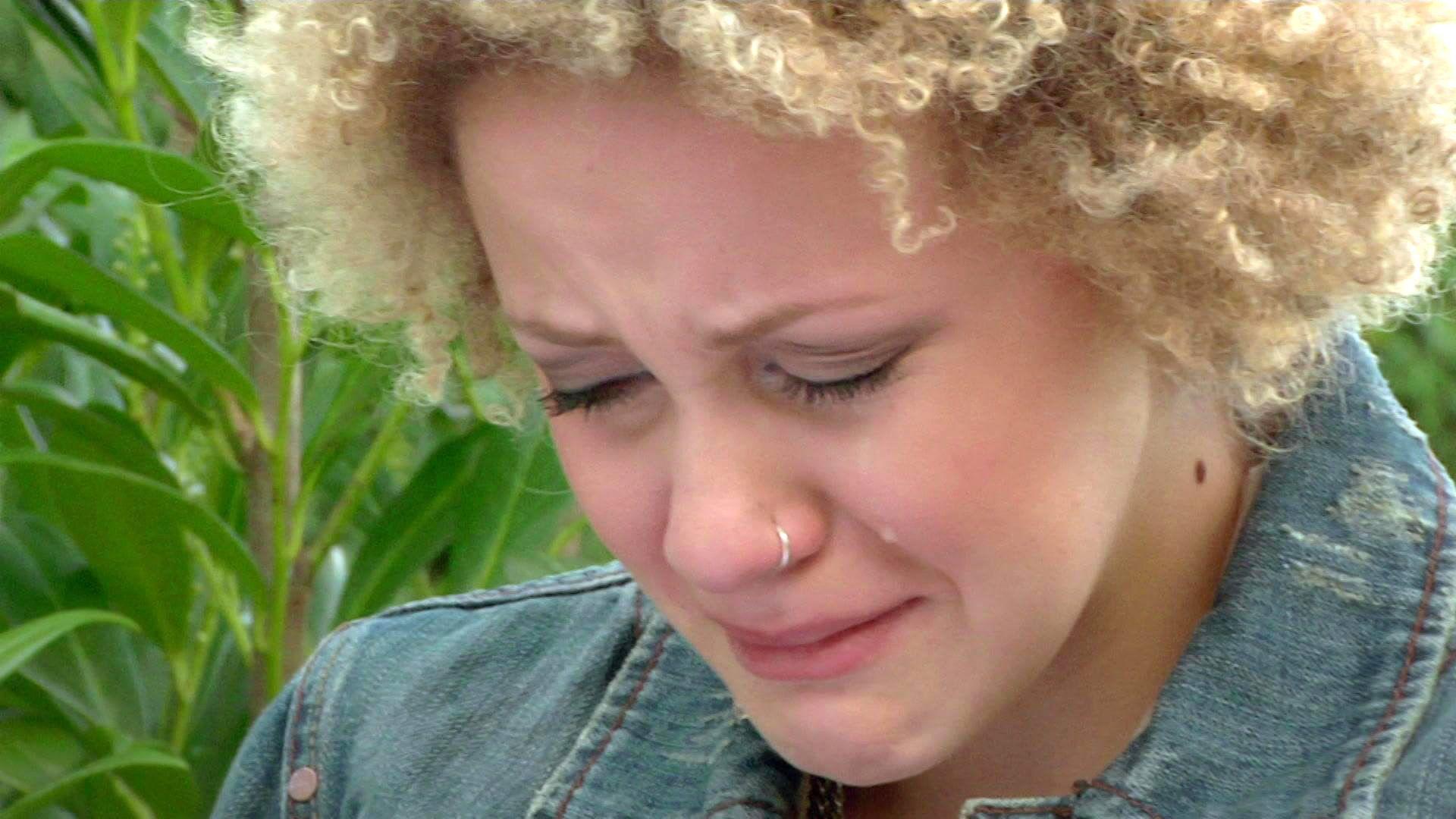 Micki bricht verletzt mit Bela