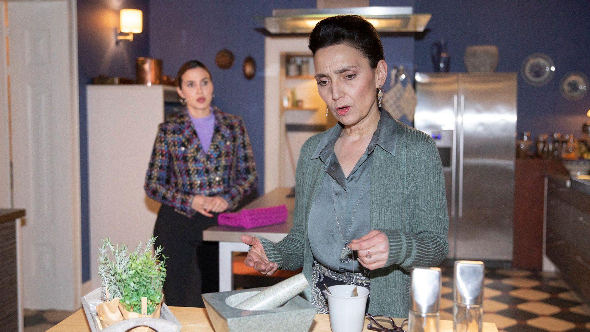 Simone und Chiara wollen Jenny helfen