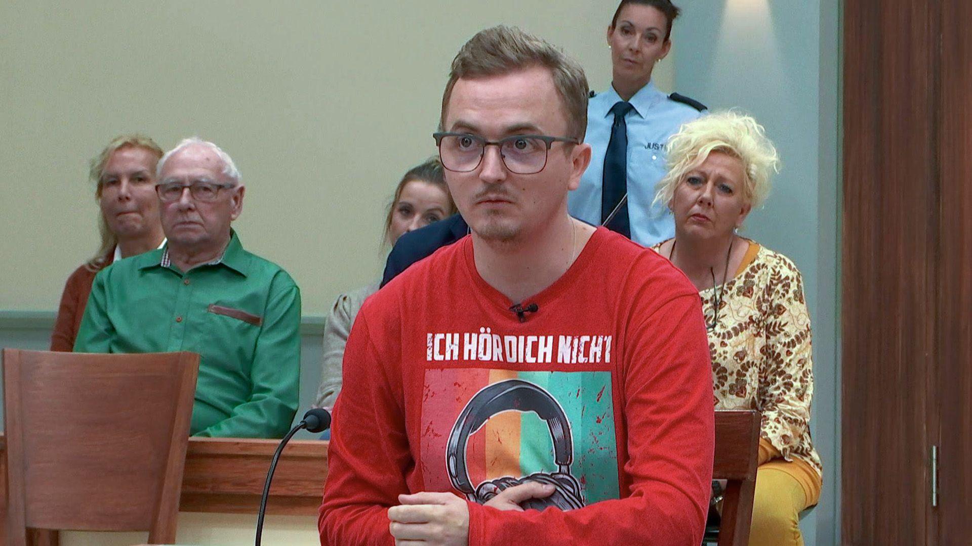 Drohnenangriff - Hat verliebter Nesthocker schweren Unfall verursacht?