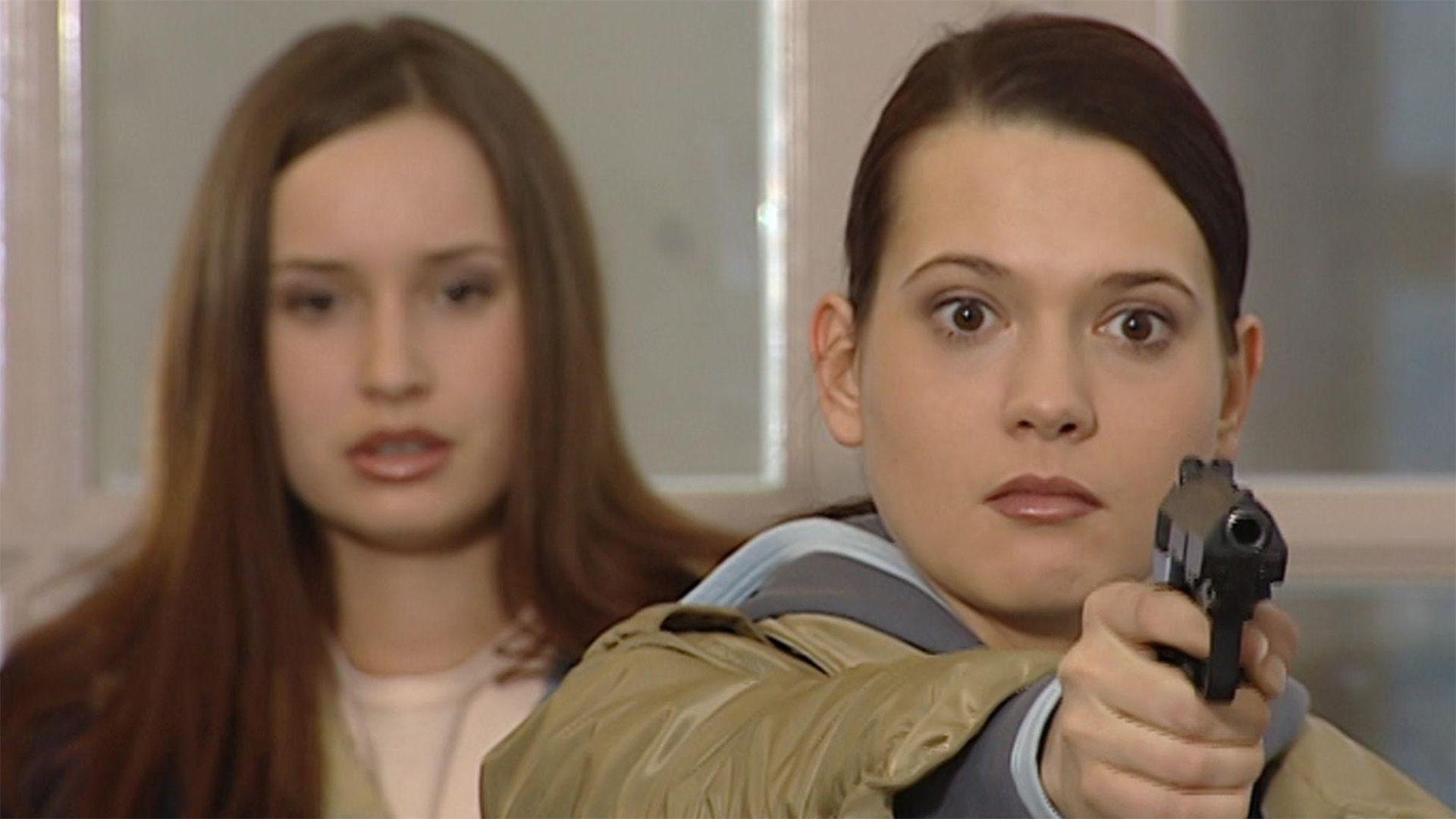 Inka nimmt in der Schule spontan Sandra als Geisel.