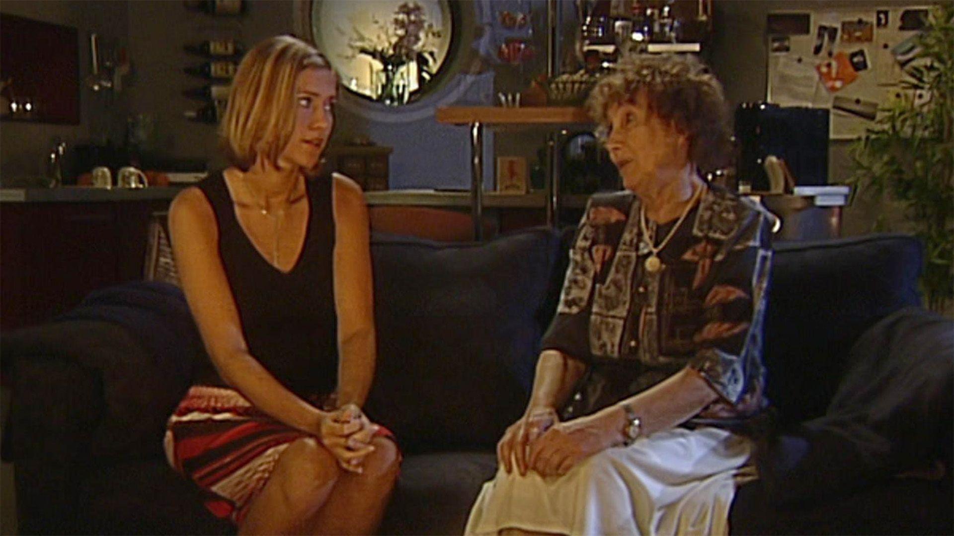 Sonja und Frau Braukmann verbünden sich gegen Gerner.