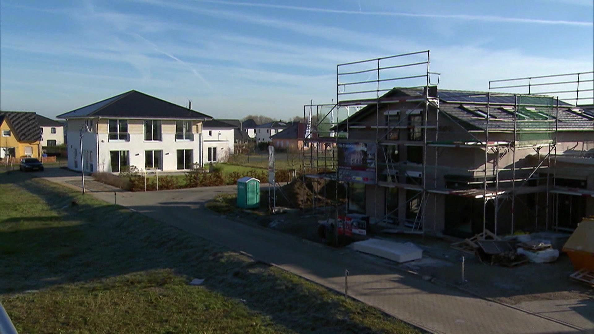 Themen u.a.: Bauzinsen 2025 / Teure Singlepackungen