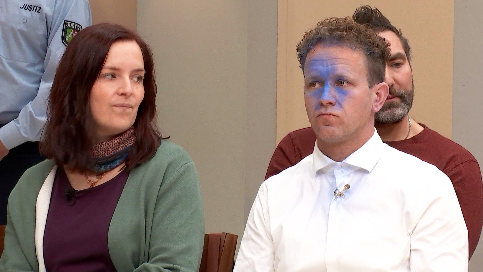 Abwehrspray-Attacke: 32-jährige Küchenplanerin soll Mitarbeiter des Monats blaugefärbt haben