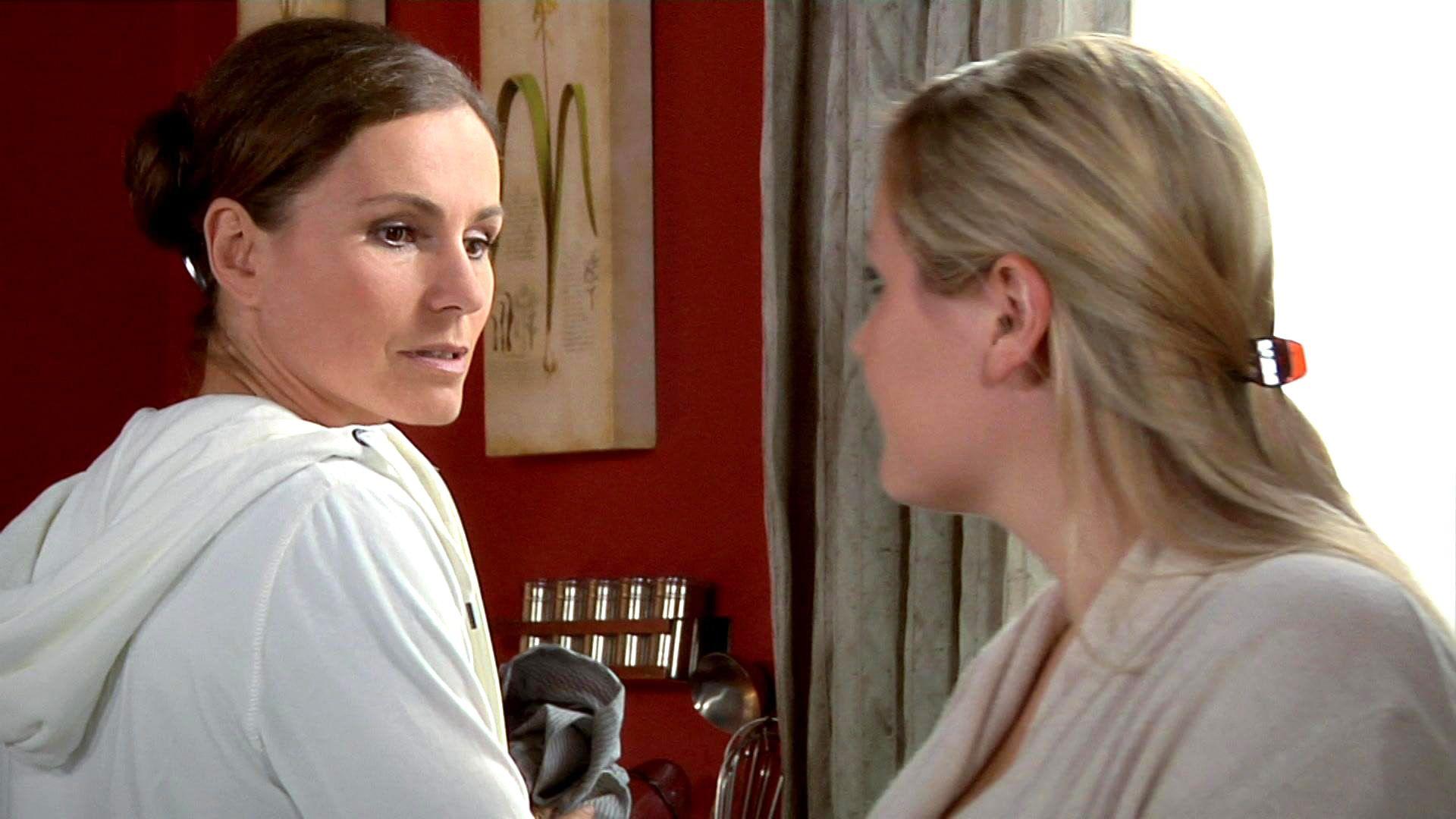 Rebecca und Bine: Unverhoffte Annäherung