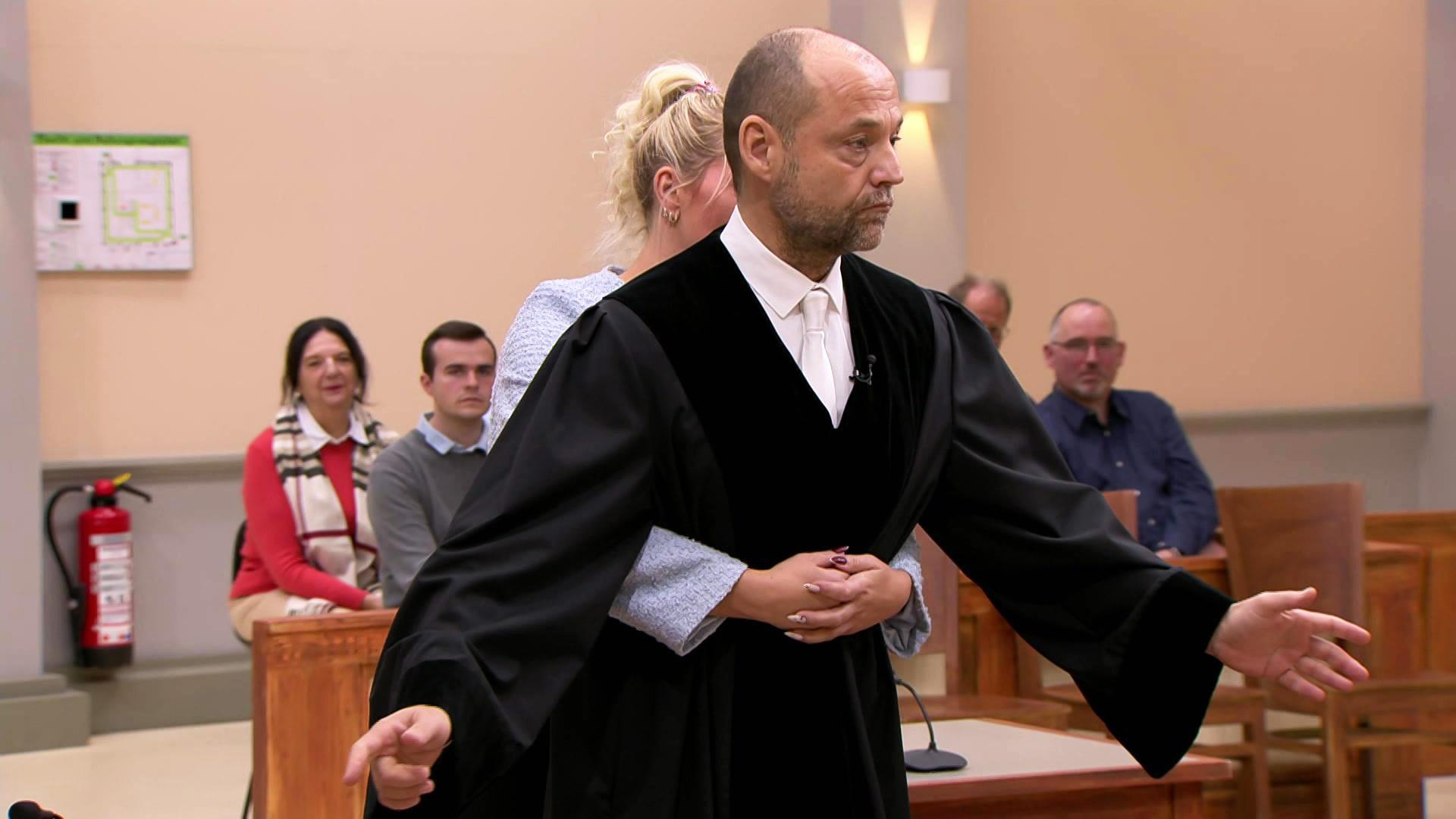 Hat übereifriger Archivmitarbeiter Notruf missbraucht, um als Held dazustehen?