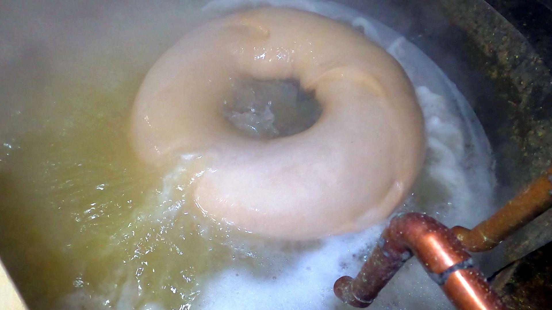 Themen u.a.: 5 kg schwer - Der größte bestellbare Bagel!