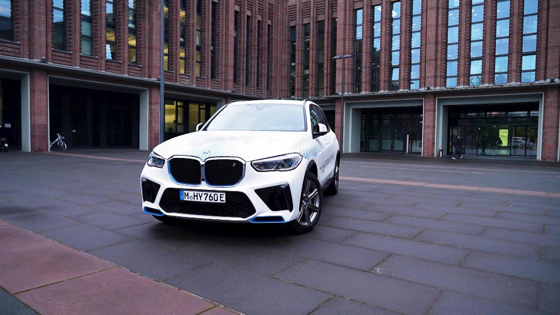 Thema u. a.: Unterwegs im BMW iX5 Hydrogen
