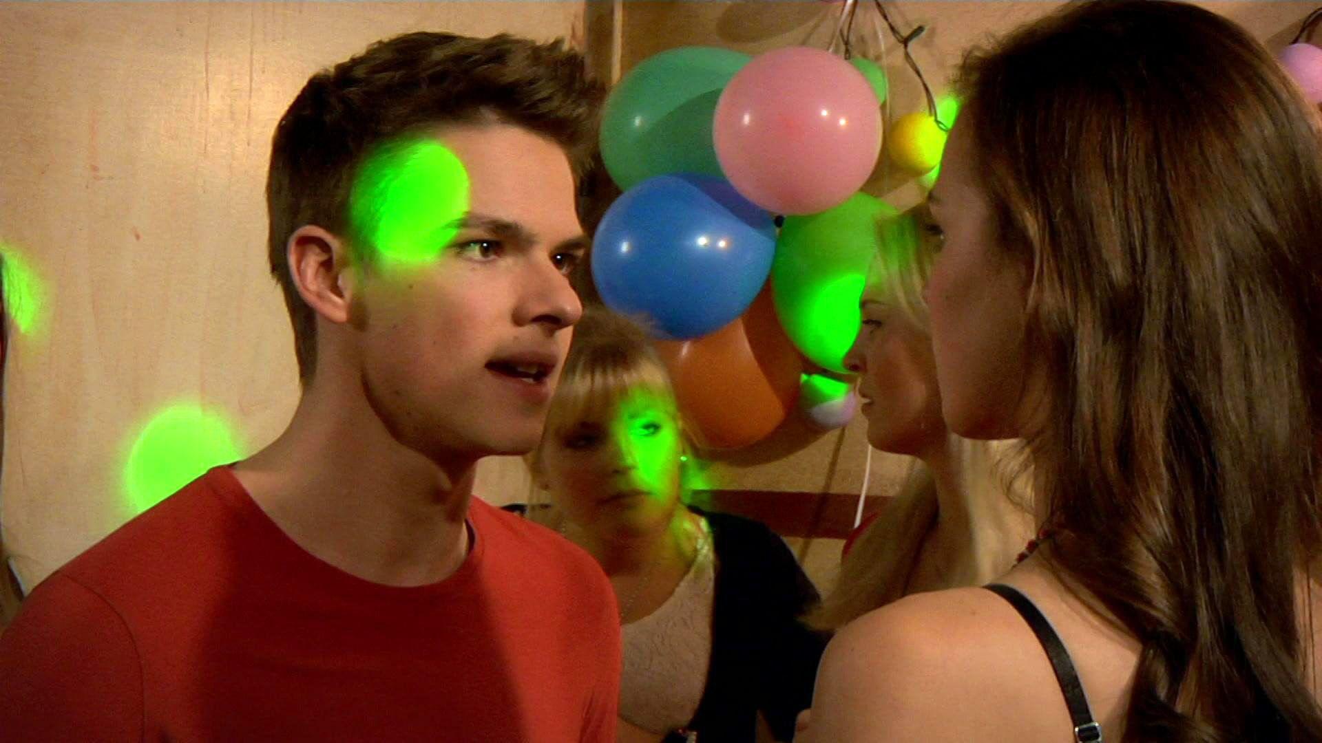 Moritz demütigt Kira!