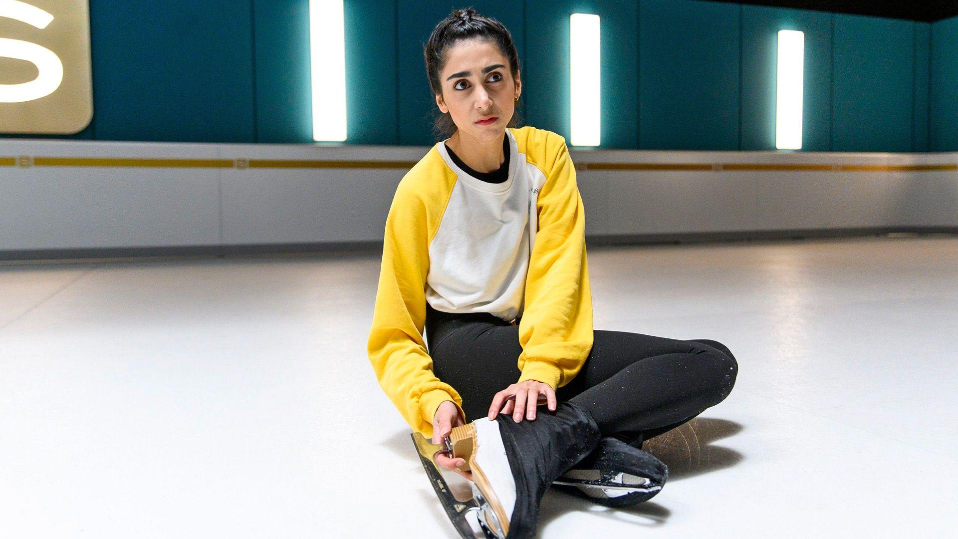 Leyla hat ihre alten Schlittschuhe wiedergefundenen