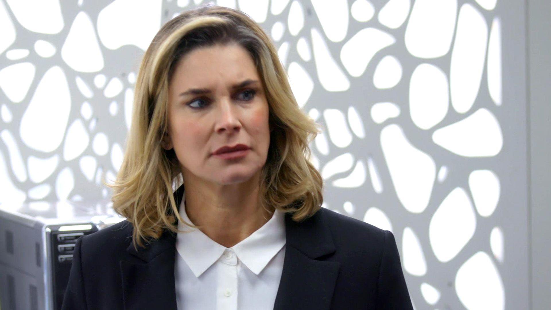 Eva muss Vivien in die Mangel nehmen