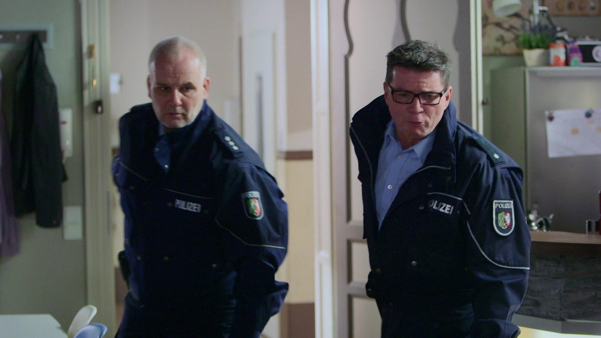 Rufus wird von der Polizei festgenommen