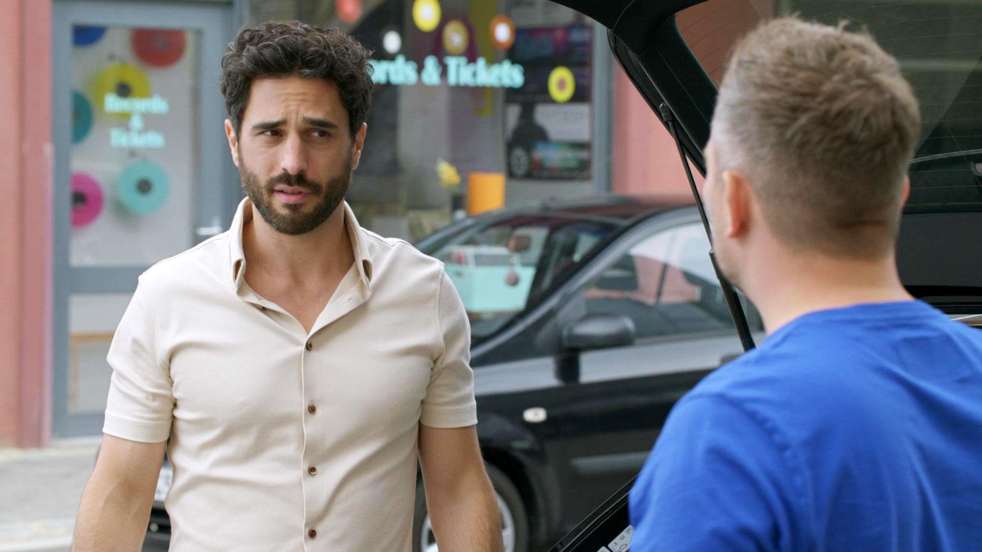 Tobias bemüht sich, Michis Schulden zu begleichen