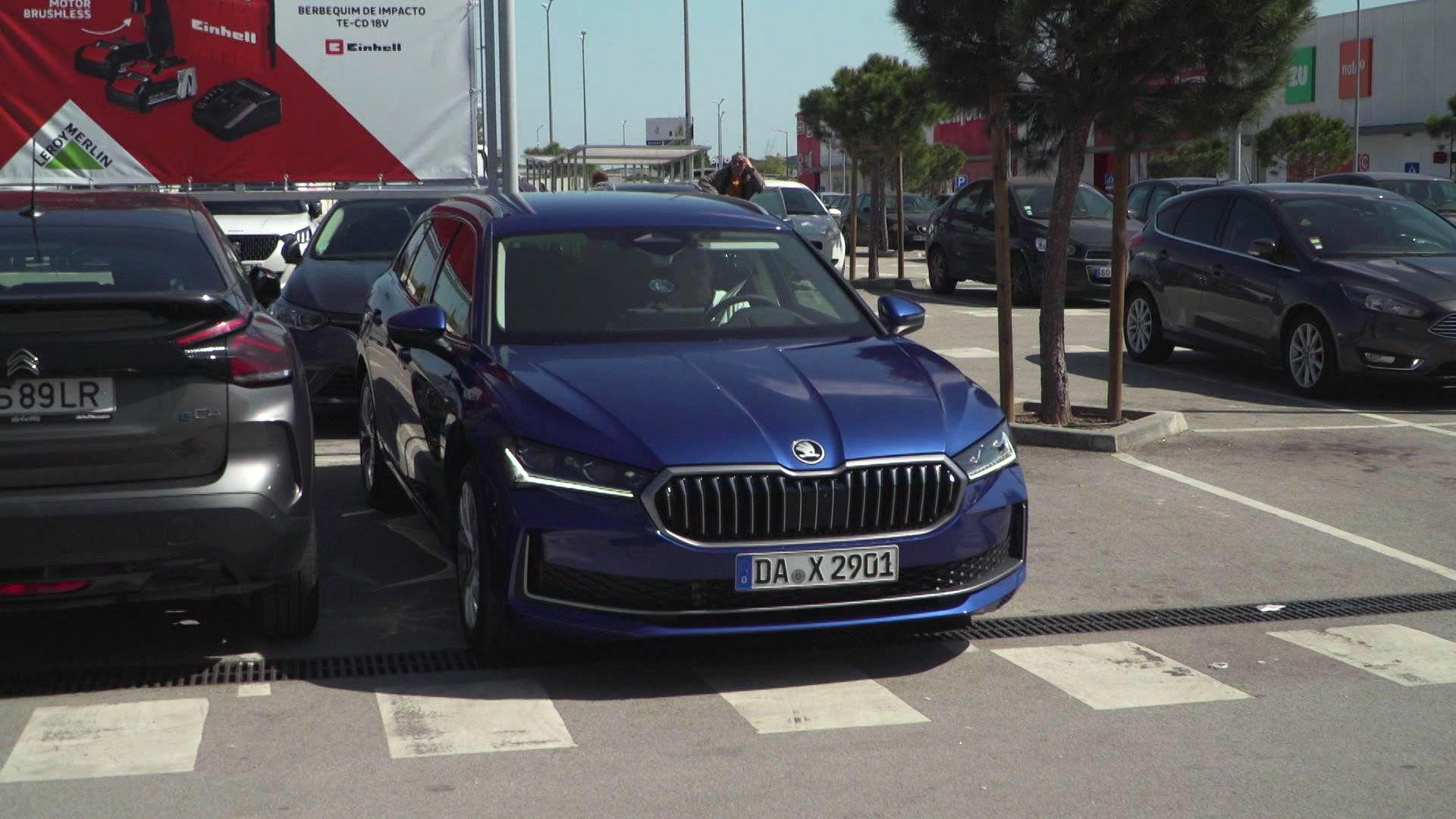 Thema u. a.: Ein Auto für alles - der Skoda Superb