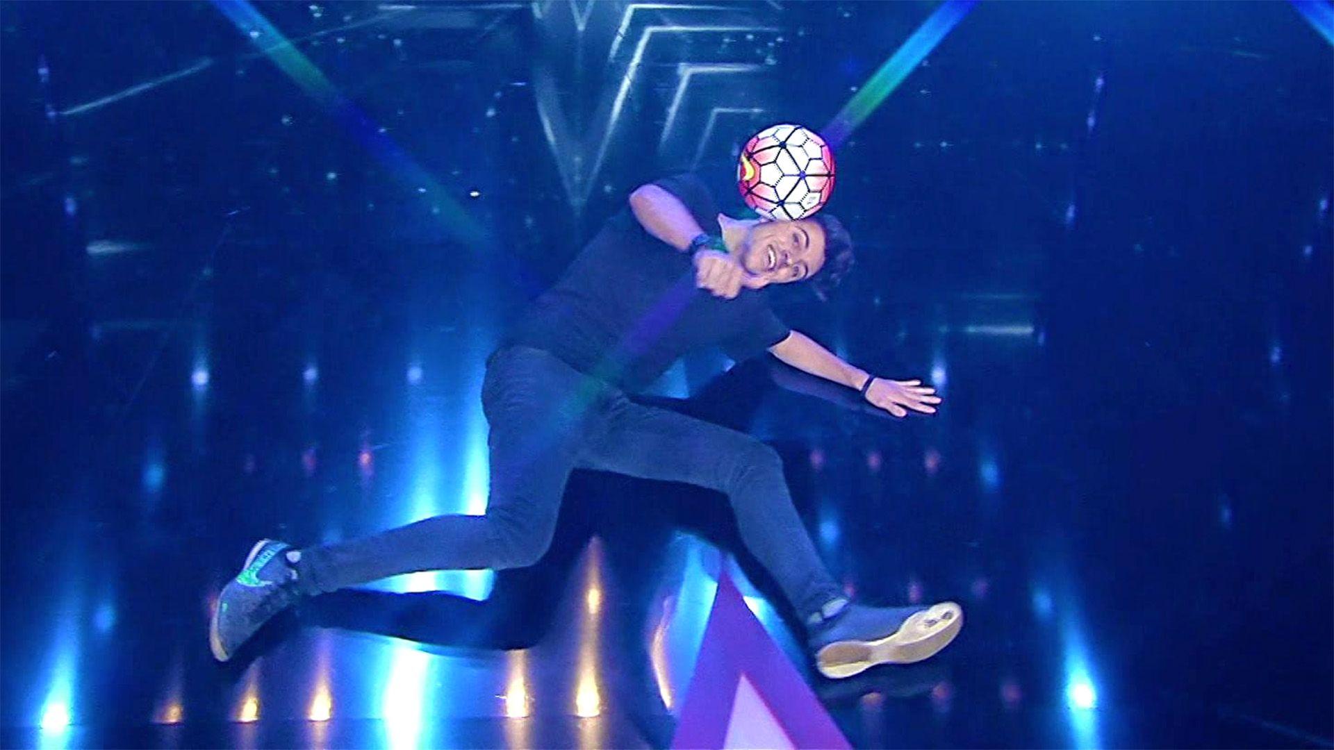 Singender Buchhalter & Fußball-Freestyle