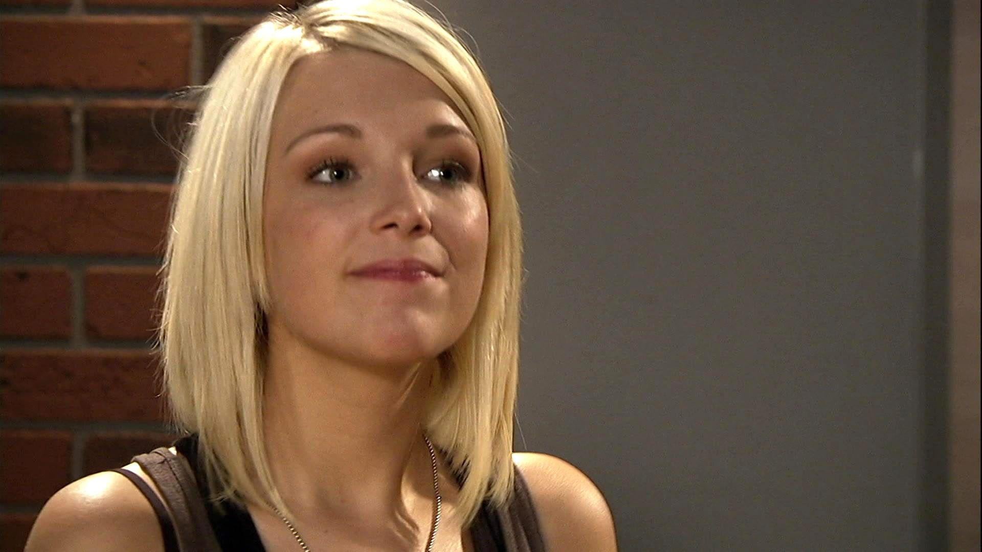 Lilly ärgert sich über Mieze
