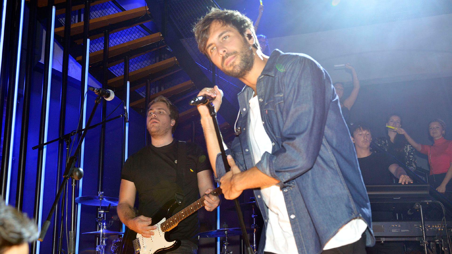 Max Giesinger gibt ein Konzert im Mauerwerk