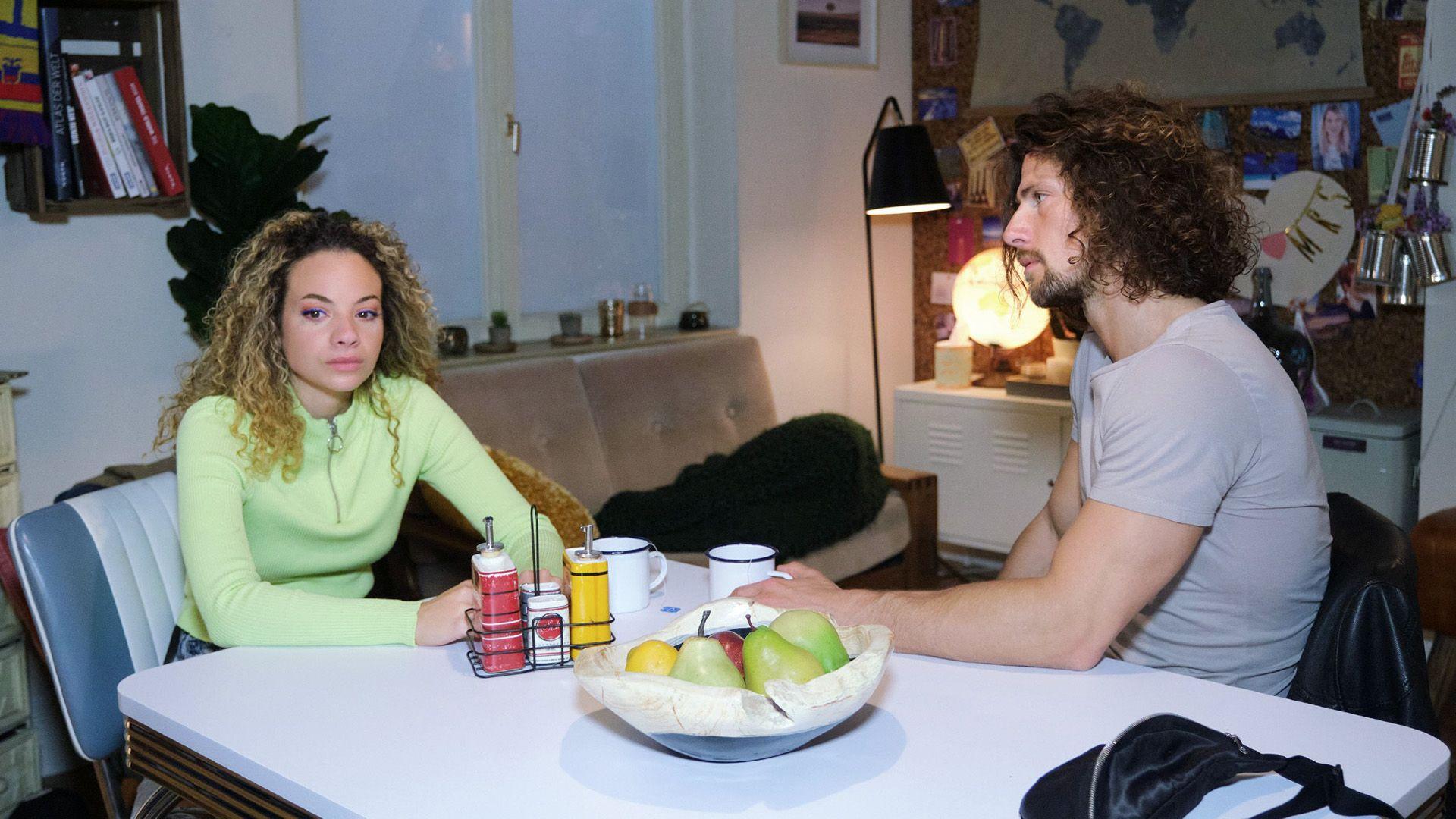 Verzweifelt überlegt Nika, mit Luke zu fliehen