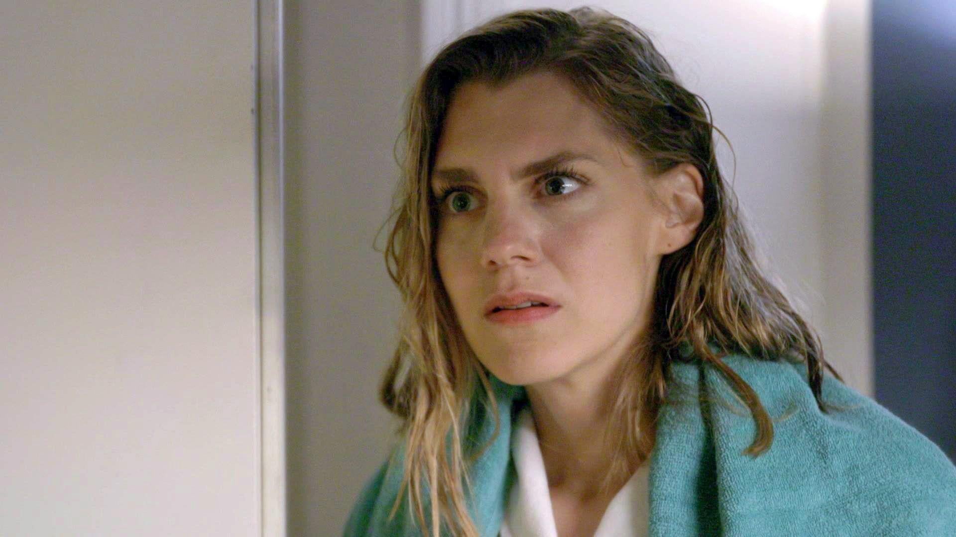 Stella ist entsetzt, als Oliver mit Anne wegzieht