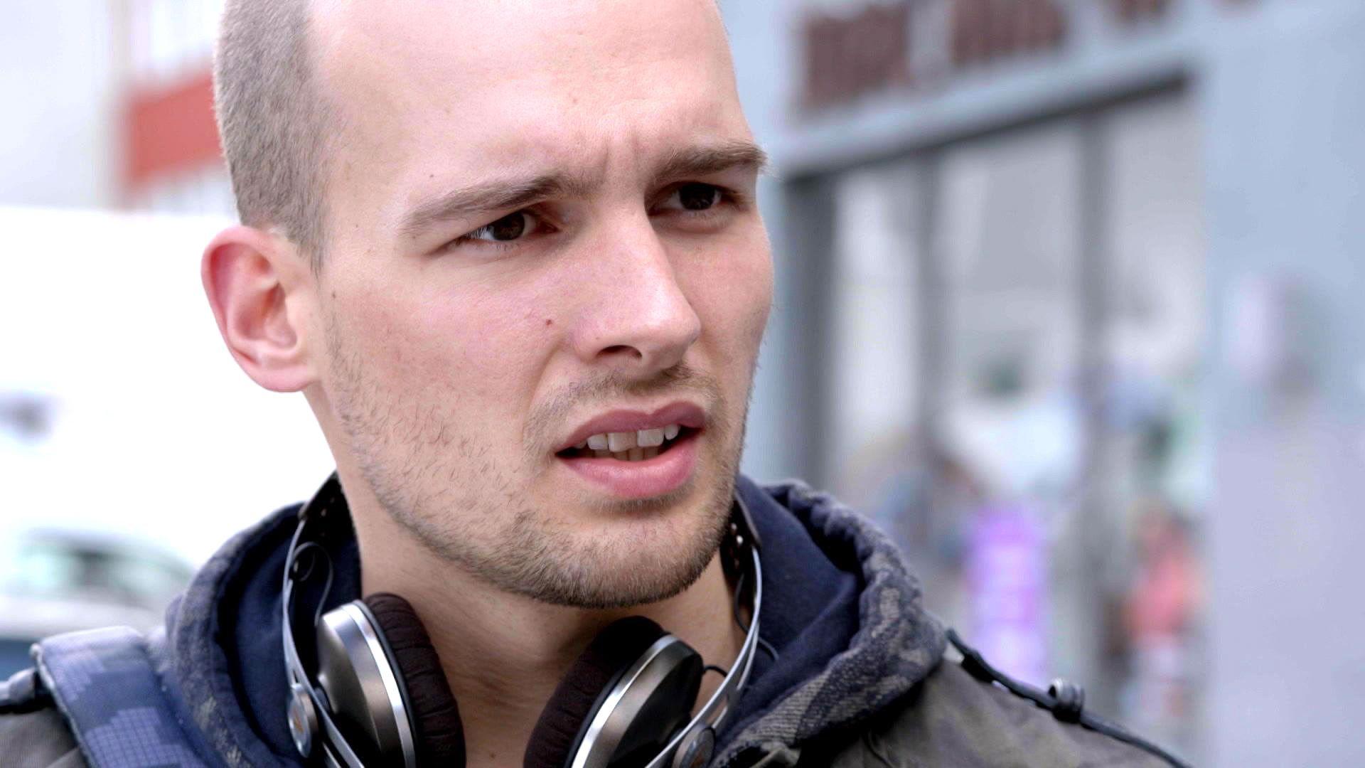 Chris fällt aus allen Wolken