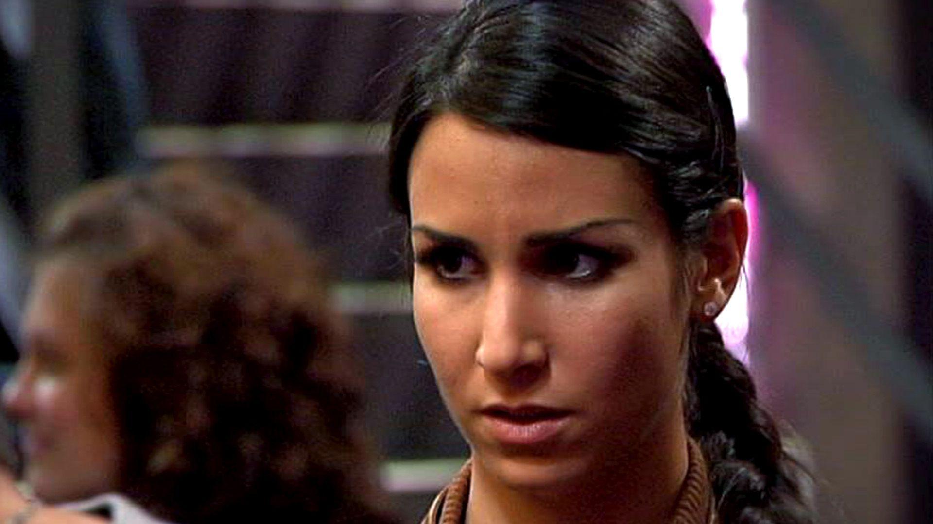 Ayla fühlt sich von Tayfuns Verhalten verunsichert