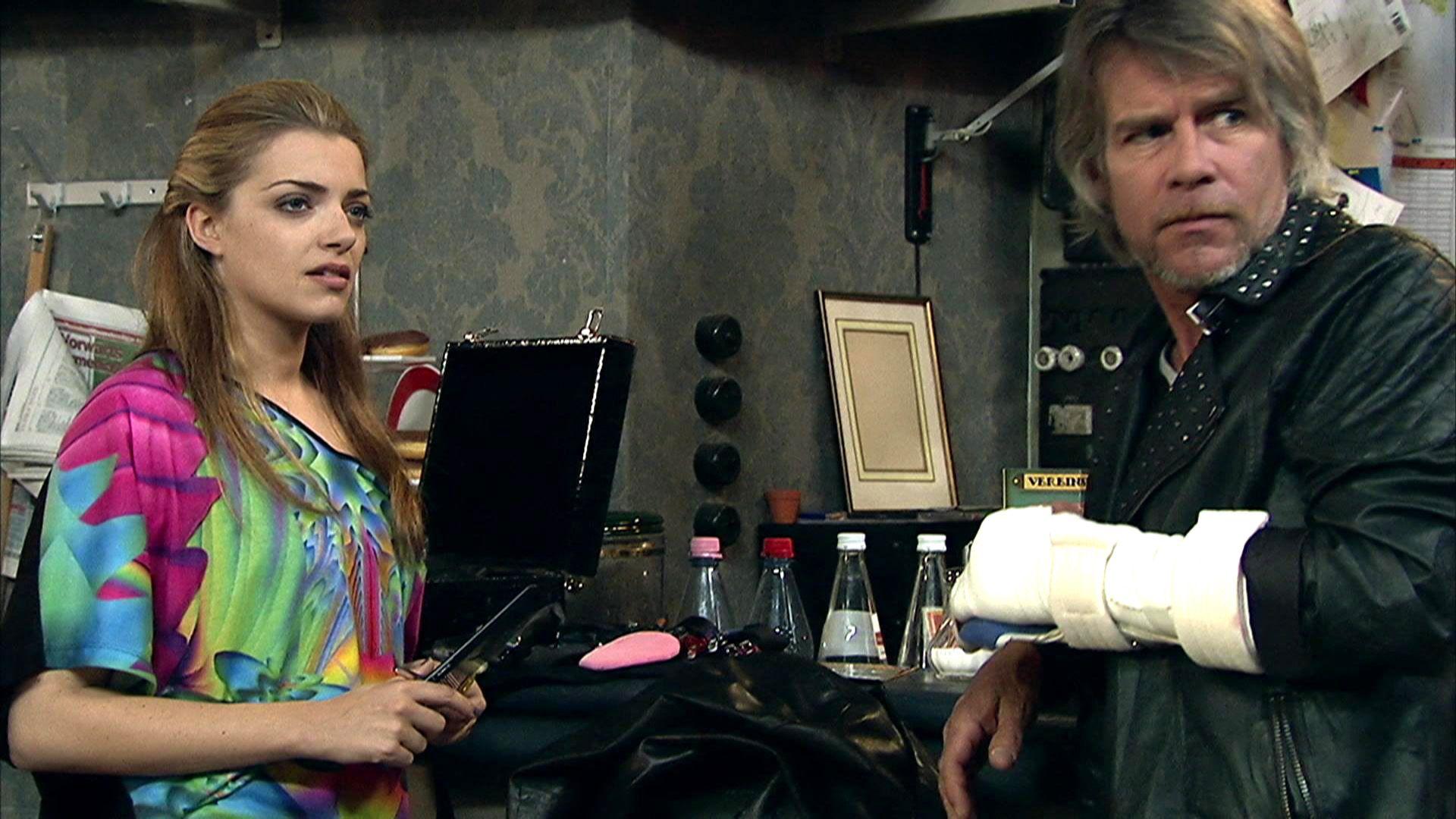 Emily feiert ausgelassen mit Kurt!