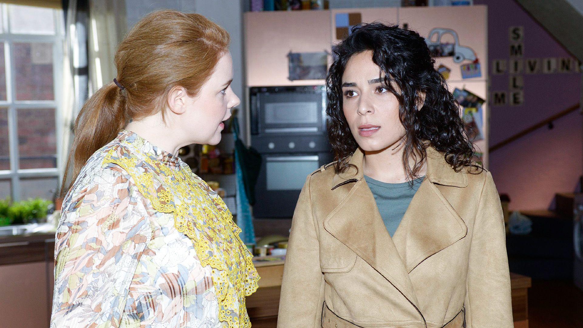 Emily befreit Nihat aus einer peinlichen Situation
