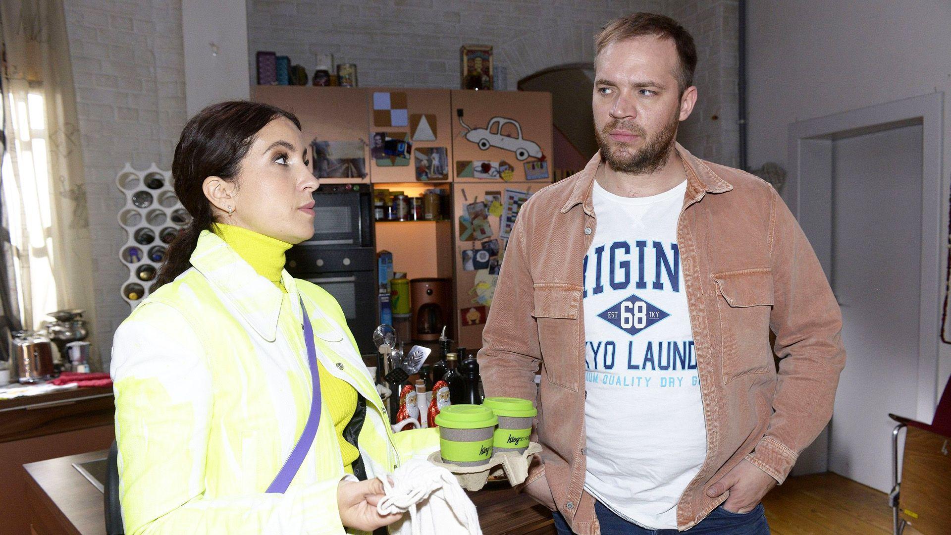 Laura bittet Erik, seinen Urlaub zu verschieben