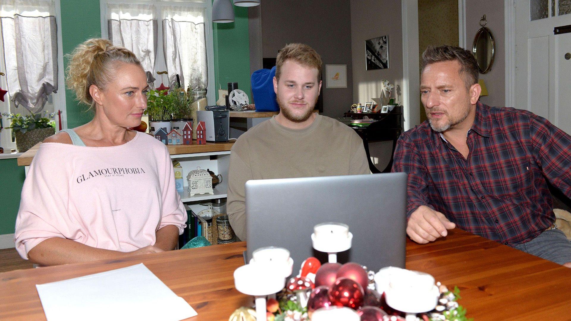 Maren will, dass Michi ein schönes Weihnachtsfest hat