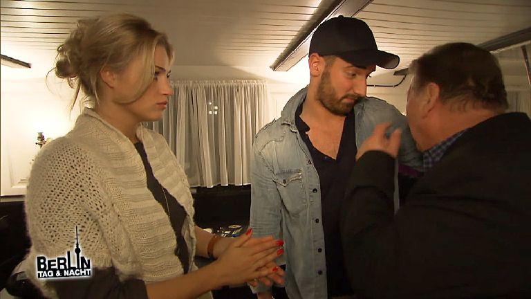 Party auf dem Hausboot