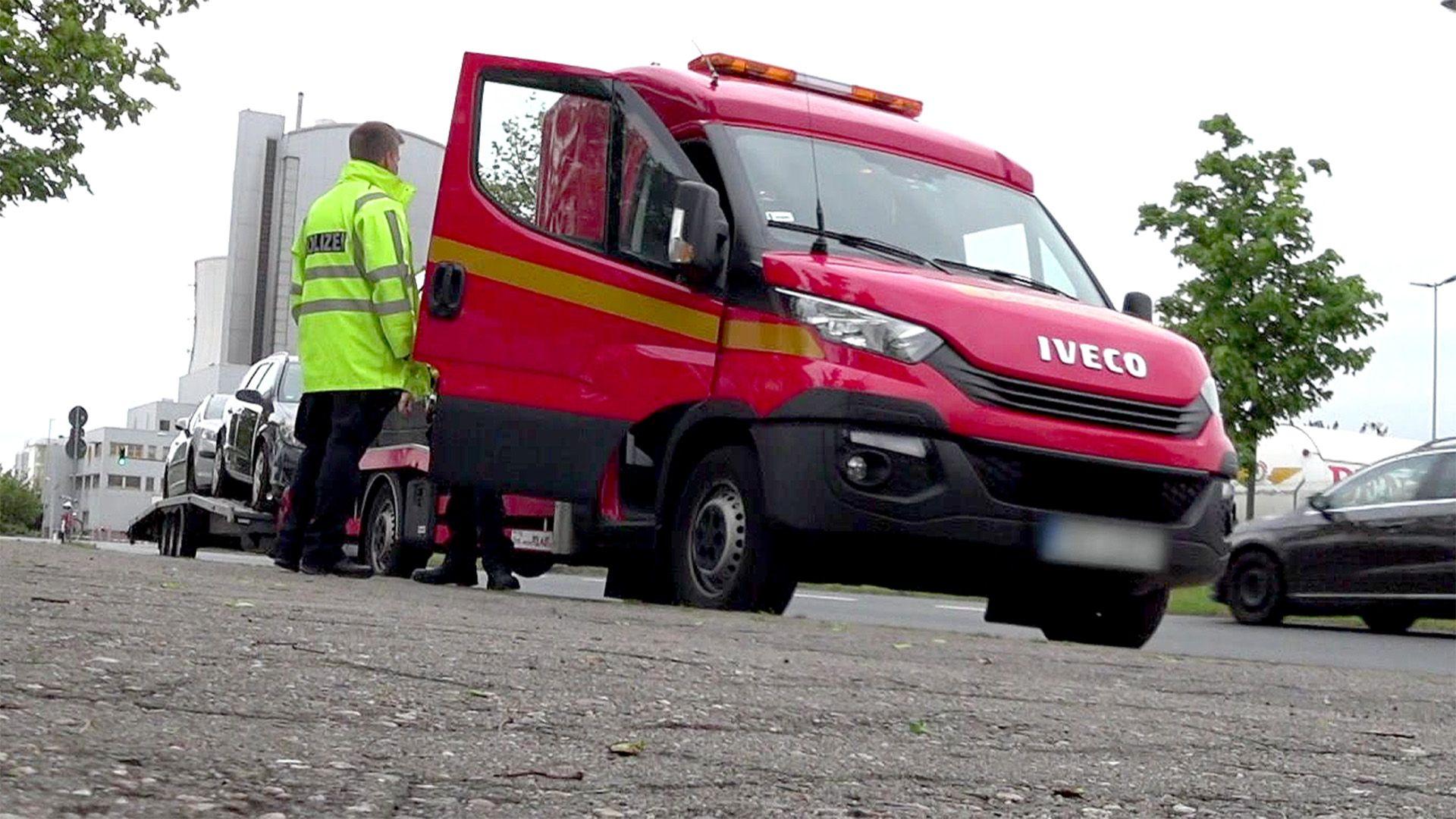 Heute u.a.: Ein scheinbar überladener LKW