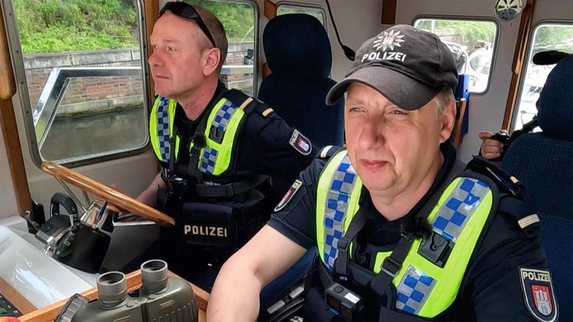 Die Wasserschutzpolizei sucht eine vermisste Dame.