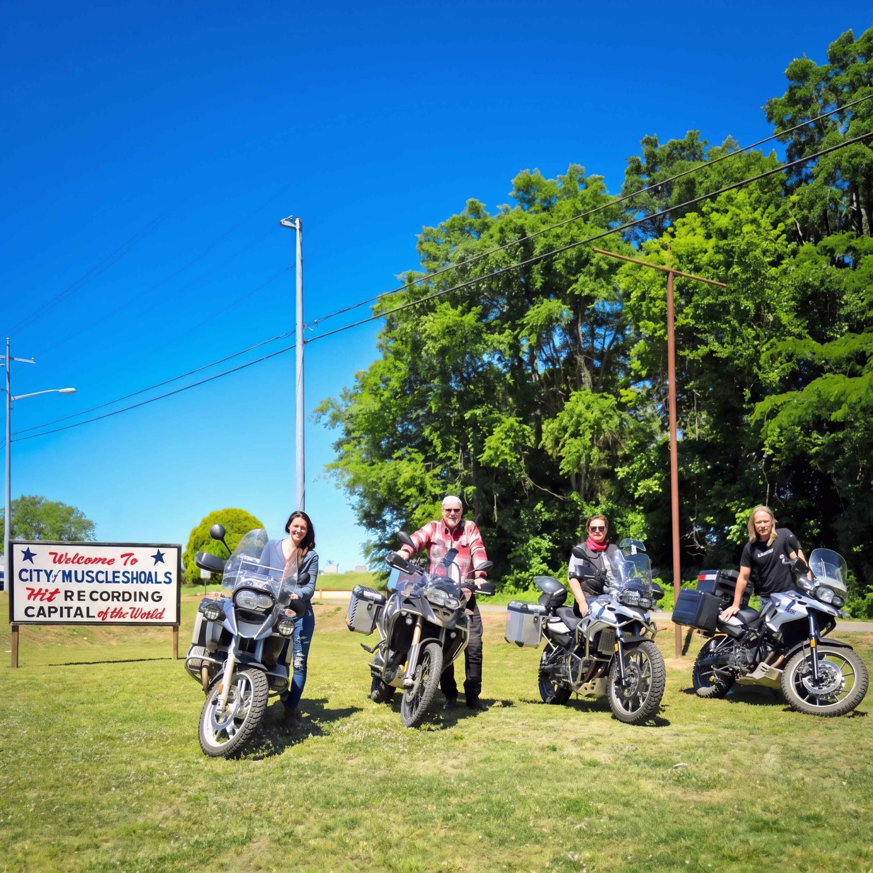 Urlaub zum sich selbst spüren: Mit dem Motorrad durch Alabama, nebeliger Wald am Appalachian Trail, Alpenüberquerung mit den Bergfreundinnen