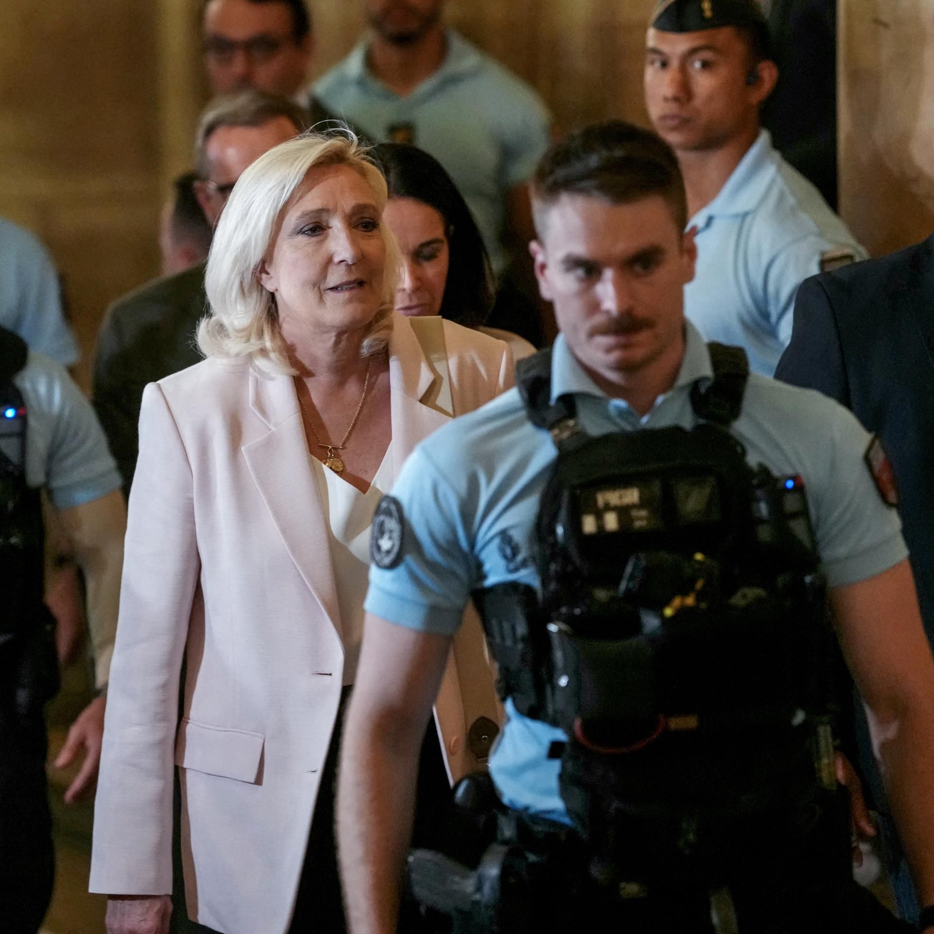 Marine Le Pen - Das Urteil, auf das Frankreich gewartet hat