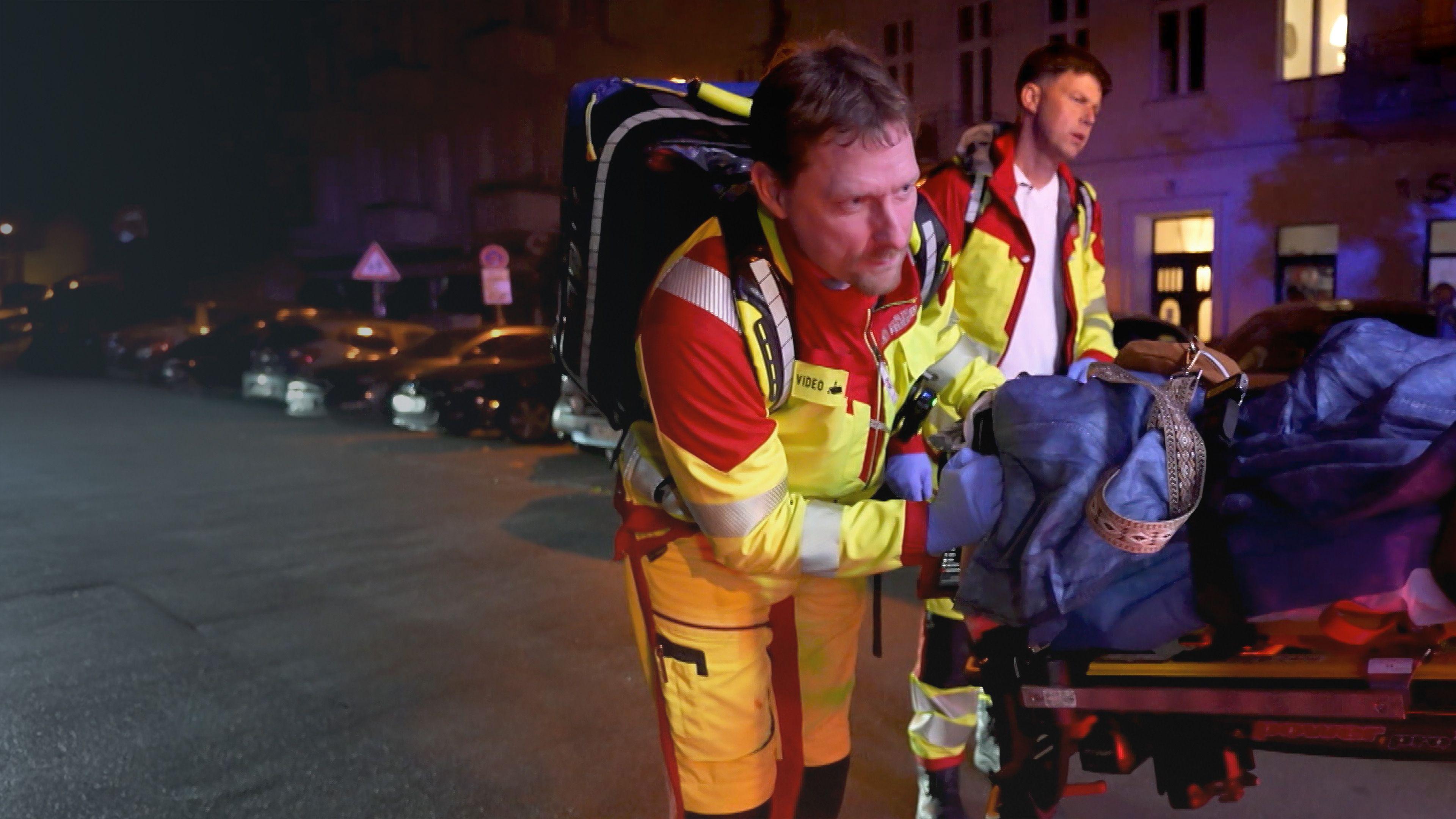 Hinter der Uniform - 24 Stunden mit der Berliner Feuerwehr