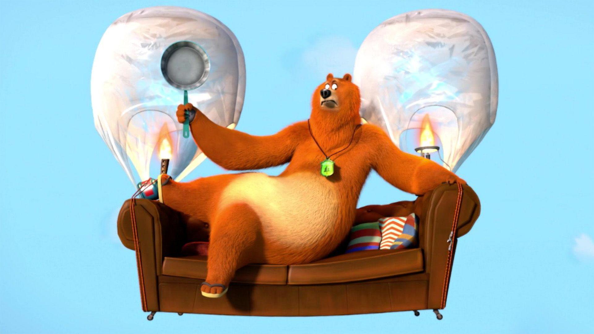 Bär in den Wolken