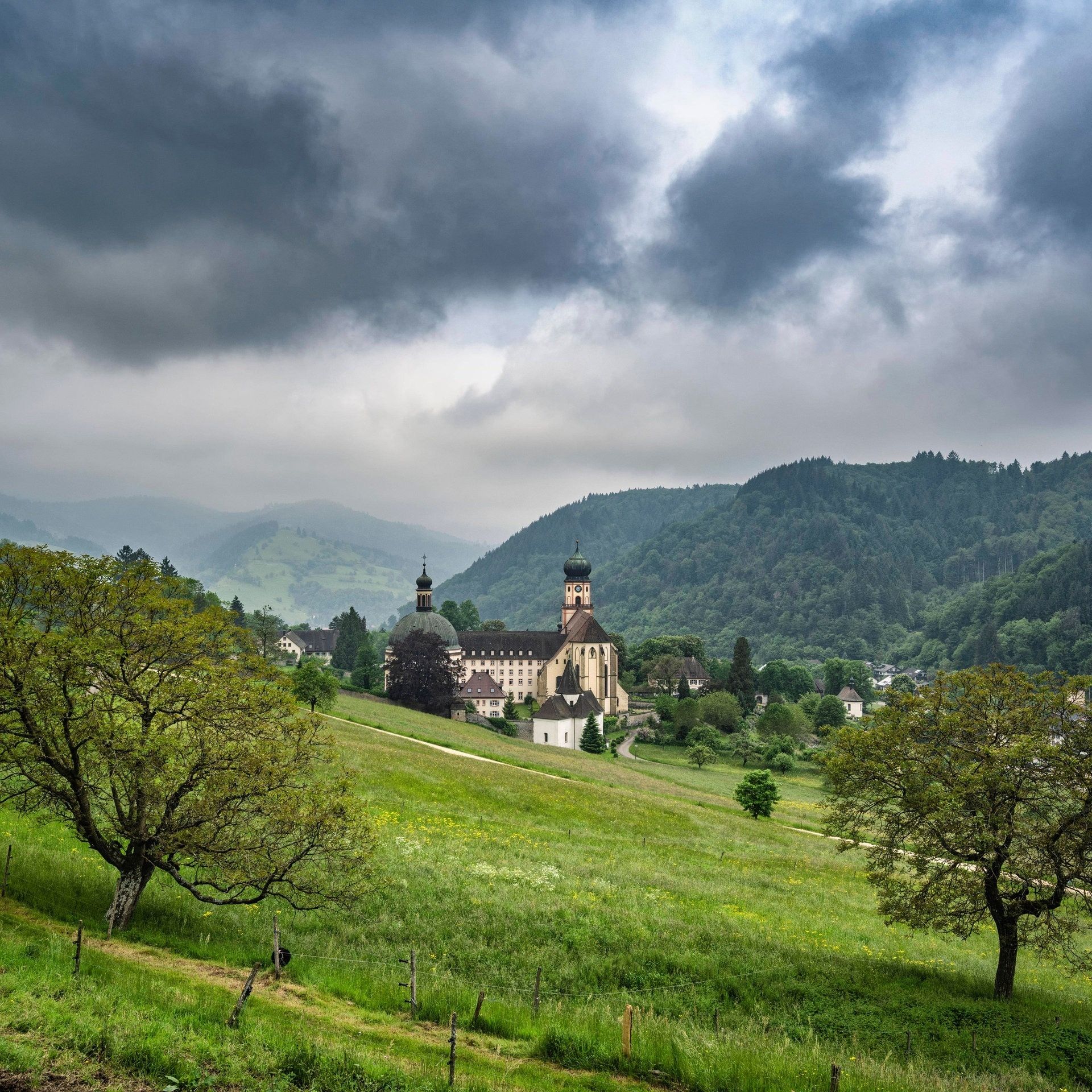 Wie schwer sind Wolken und warum fallen sie nicht vom Himmel?
