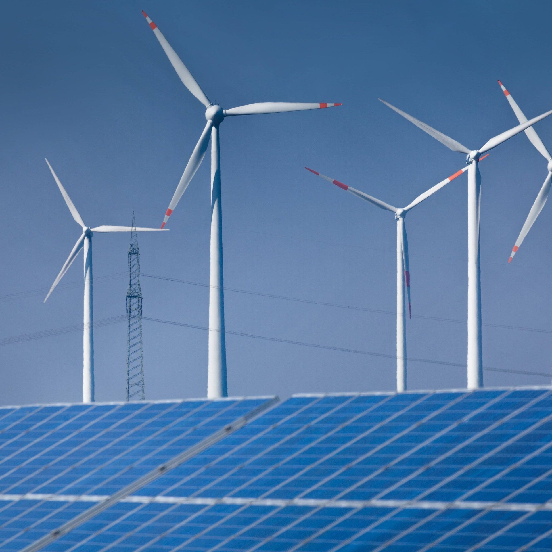 Erstes Halbjahr 2026: Anteil erneuerbarer Energien bei Strom- und Wärmeerzeugung steigt
