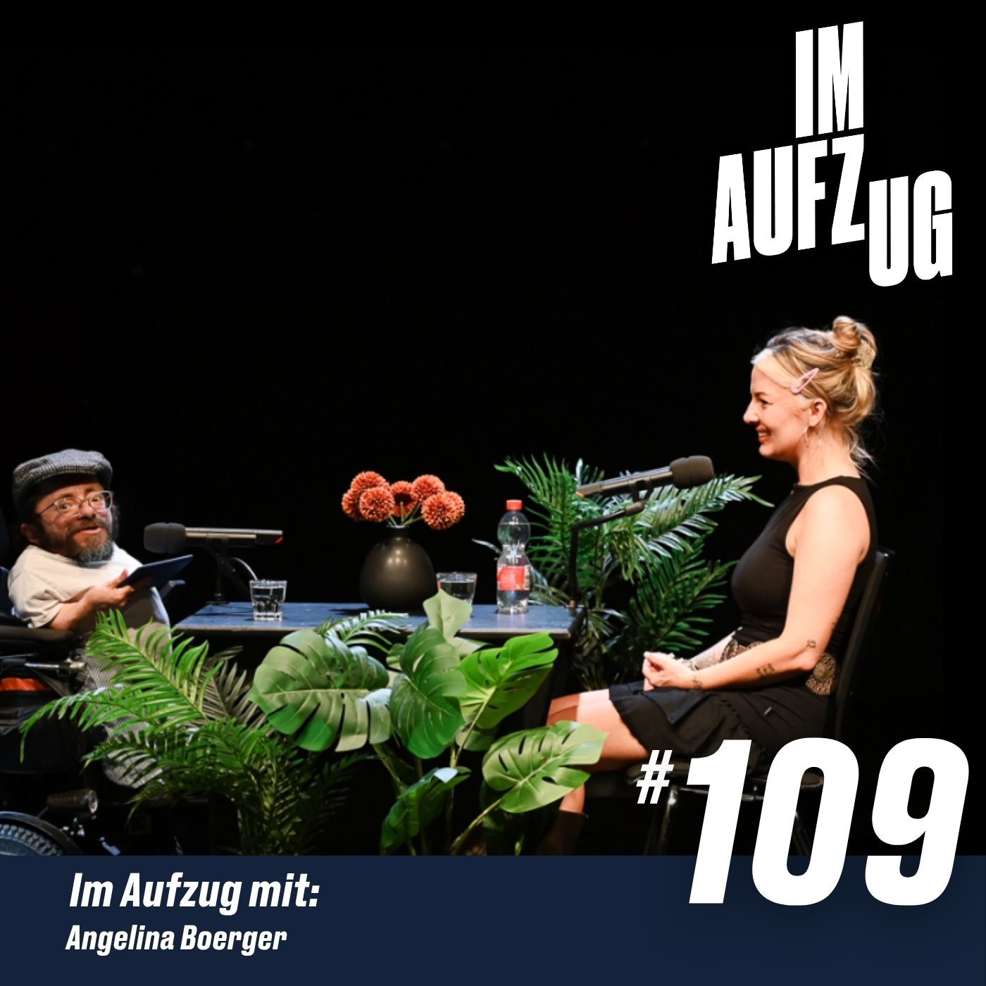 Im Aufzug mit Angelina Boerger