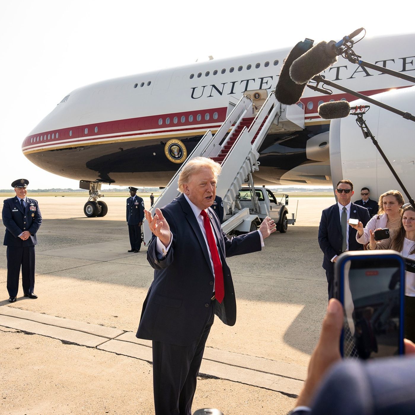 The President, His Plane and the Press