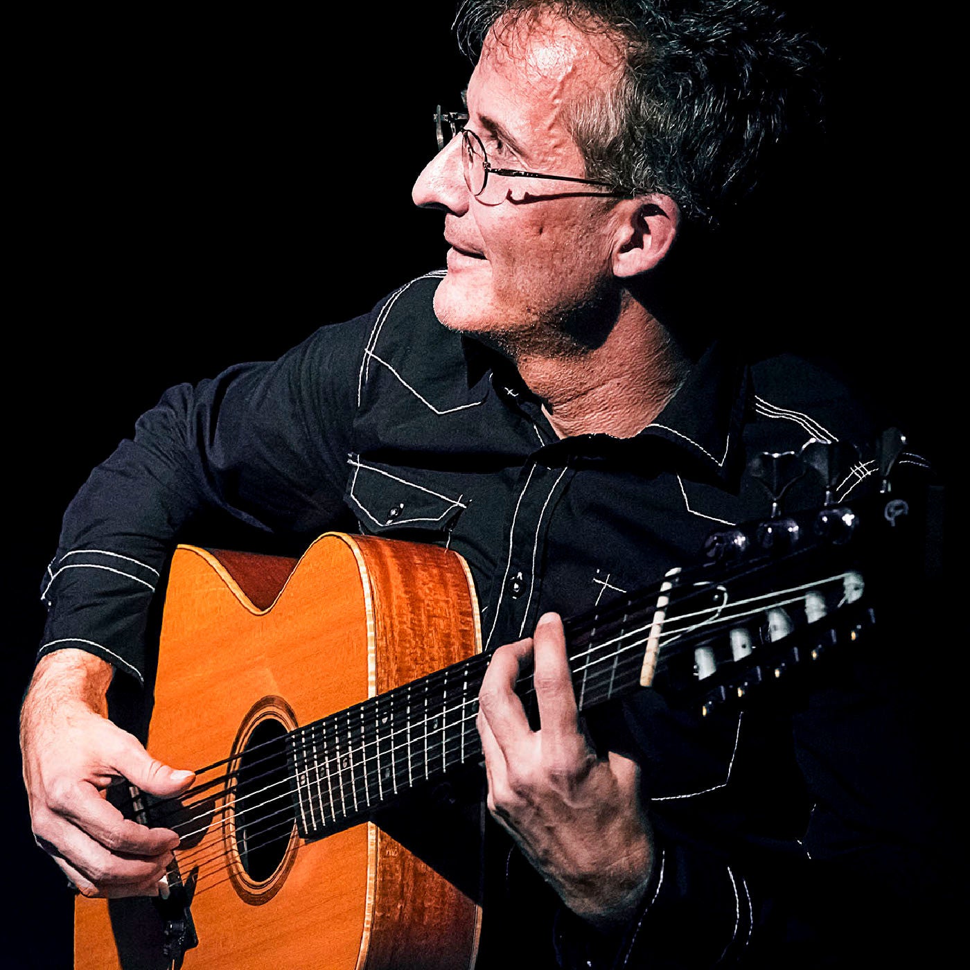 Torsten Turinsky - Musiker, Mikrofon-Auskenner und Hersteller von Zigarrenkisten-Gitarren aus Chemnitz
