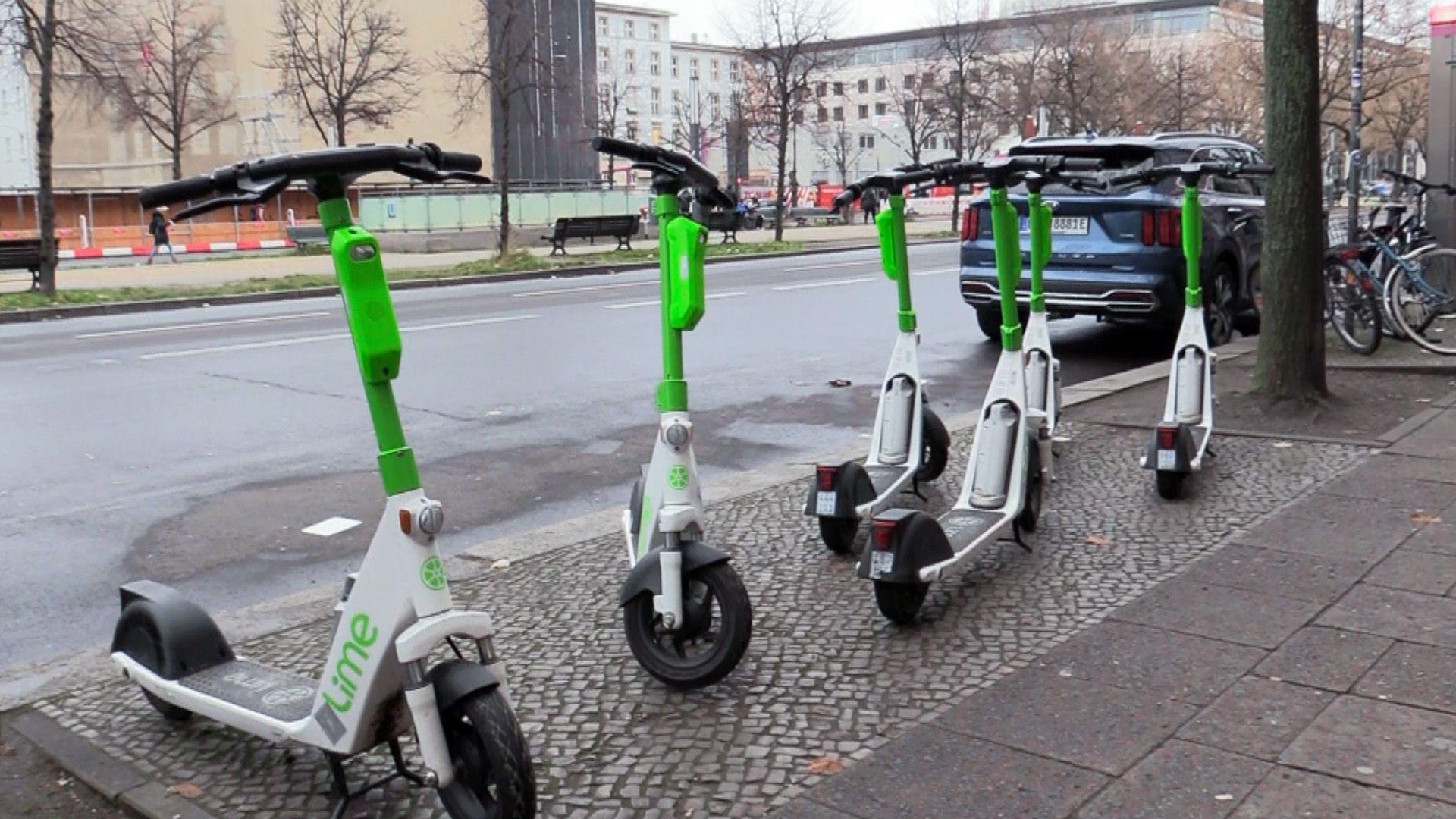 Da liegt schon wieder einer! - Ärger um die E-Roller