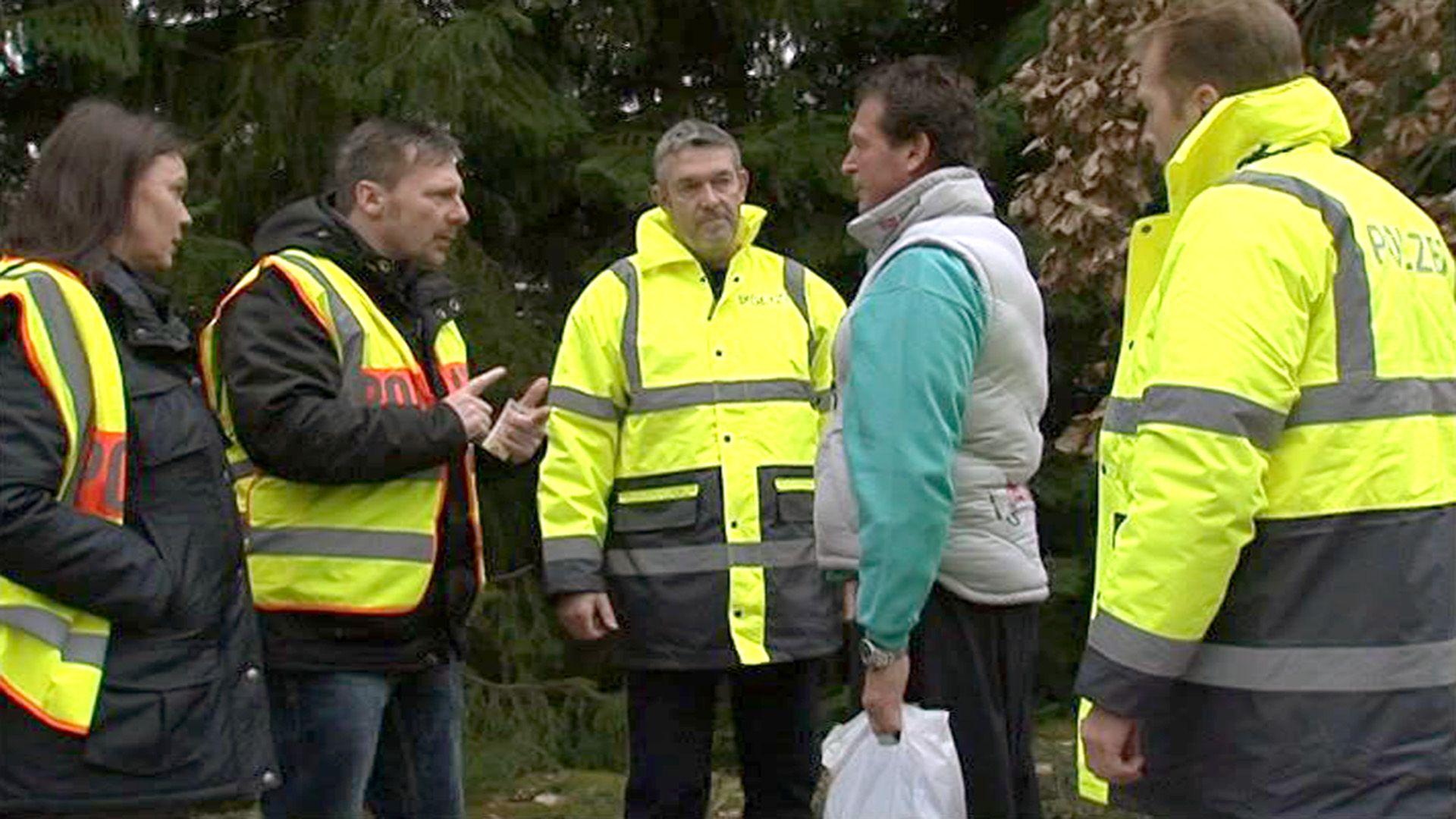 Ein Fußgänger verursacht einen Großeinsatz der Polizei