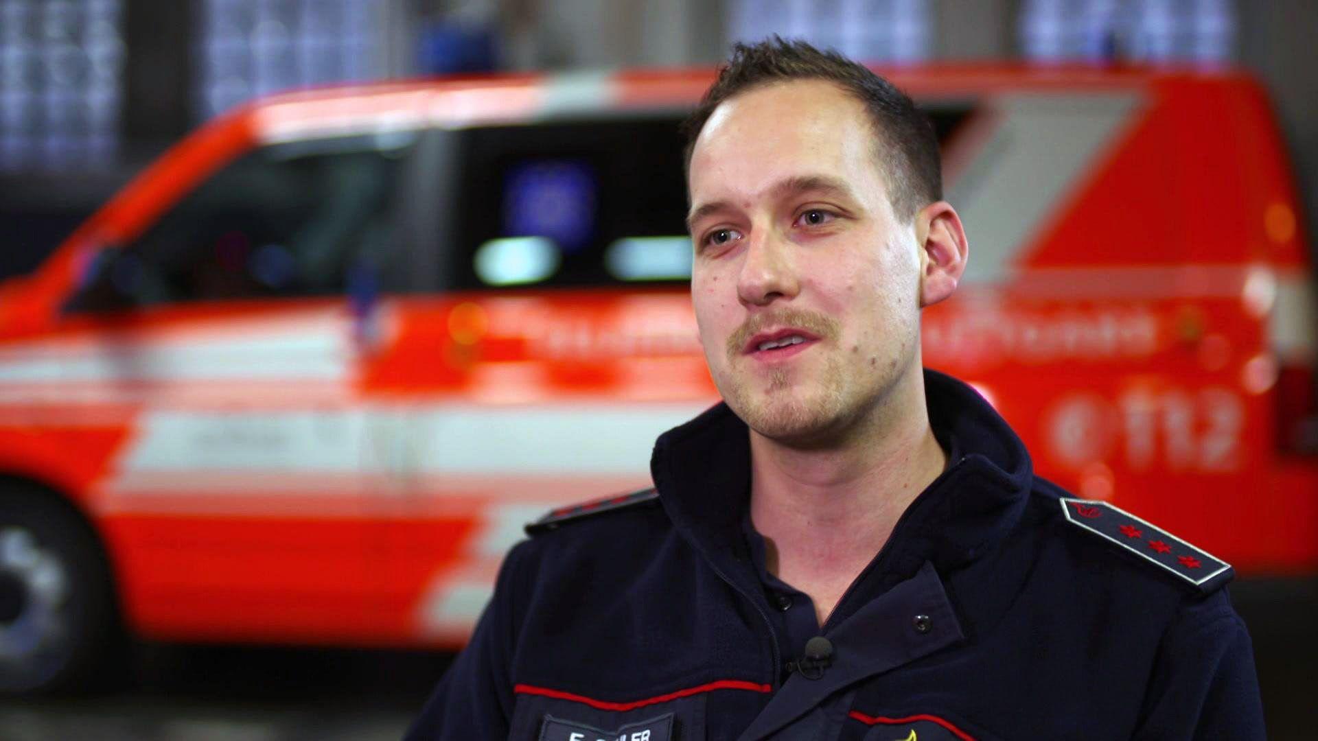 Feuerwehr bricht Wohnung auf