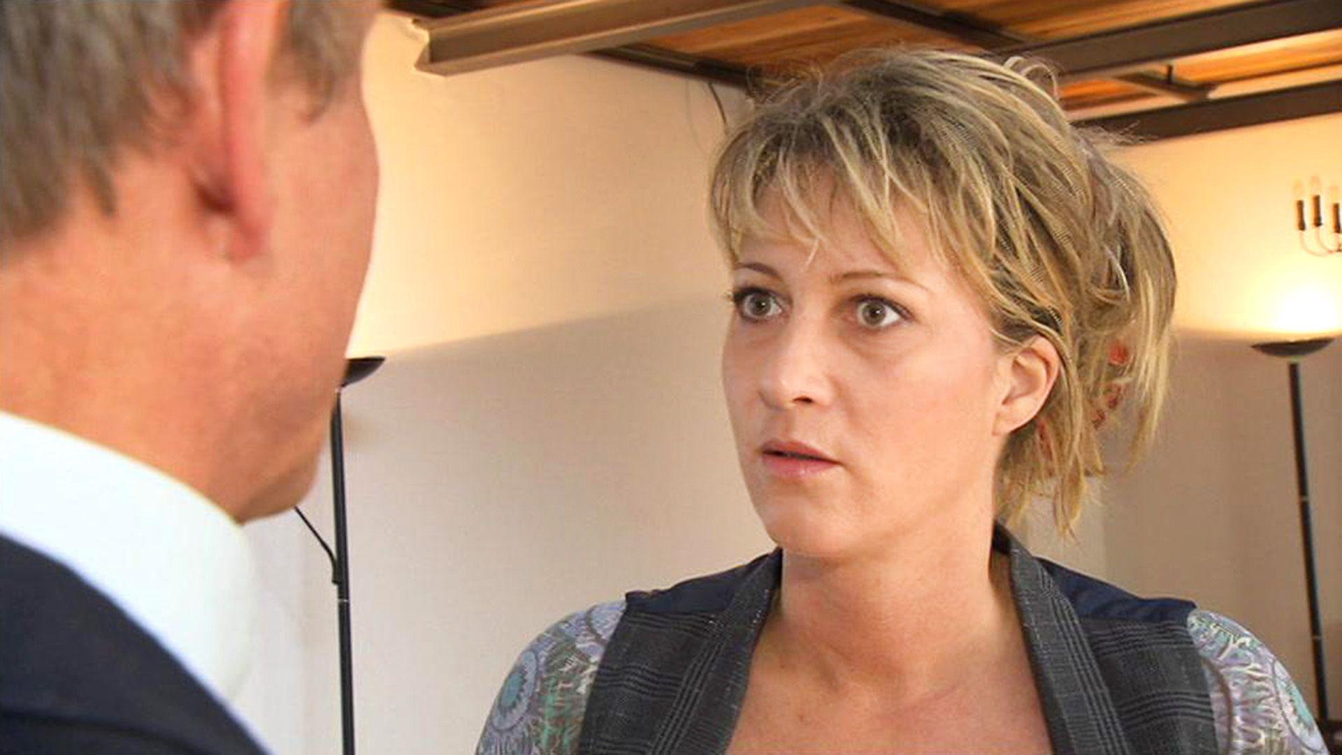 Selbstverliebter Professor kriegt richtig Ärger
