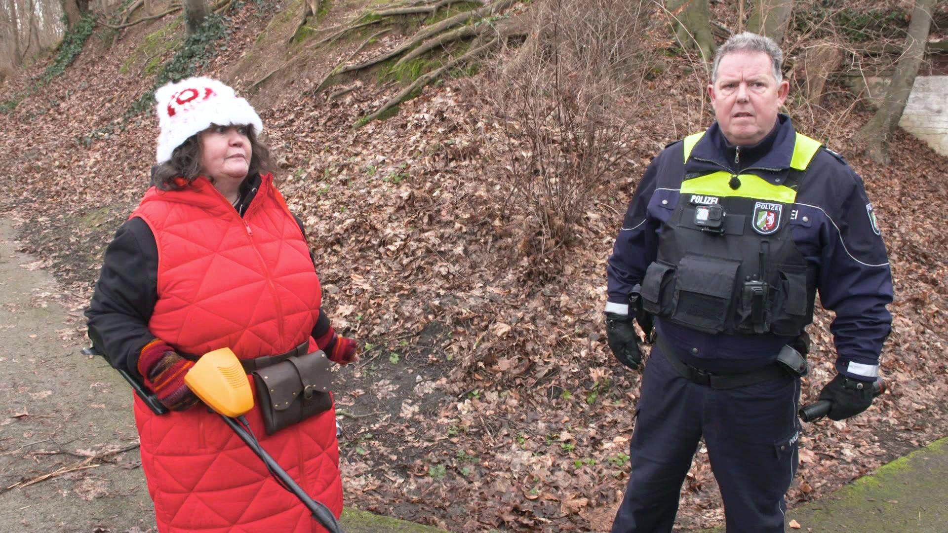 Betreten verboten/ der Nackte in der Dusche