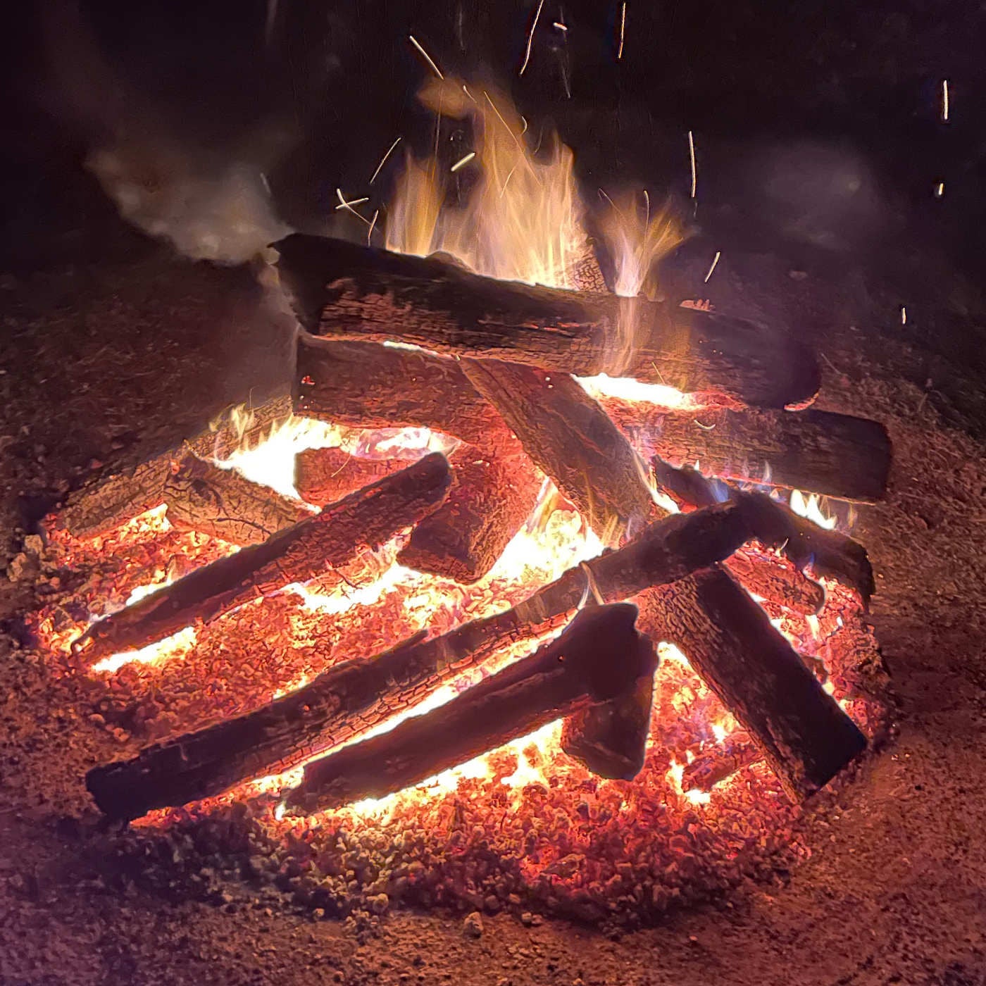 Sa, 25.07. - Am Lagerfeuer einschlafen: Traumreise zu Glut, Funken und Sternenhimmel